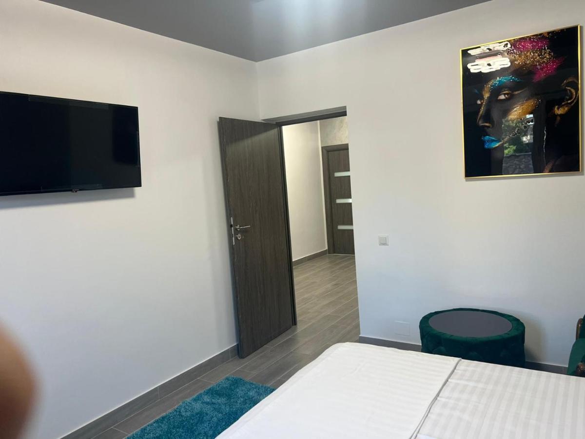 Sipotul Apelor Apartment *